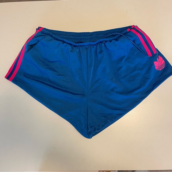 ADIDAS ORIGINALS WOMEN'S 3D TREFOIL SHORTS ~SIZE MEDIUM #GM8513 - Picture 4 of 10